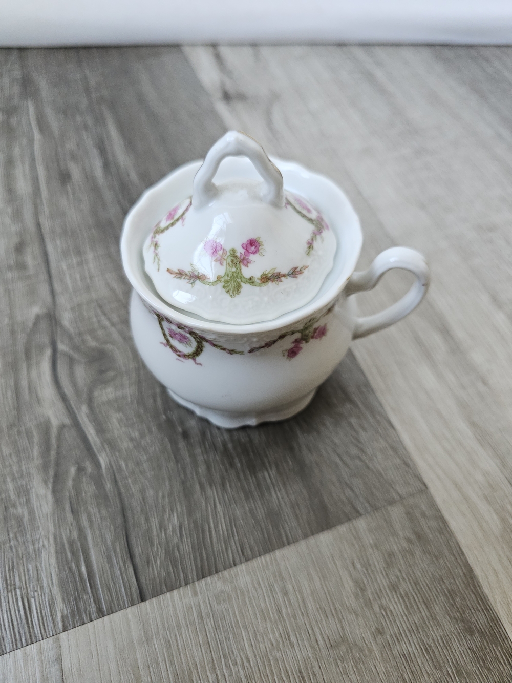 Porcelain Covered Sugar Bowl with Pink Rose Garland - Picture 4 of 16